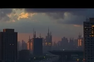锈色年轮封面，老厂房里斑驳的铁门与斜射光线